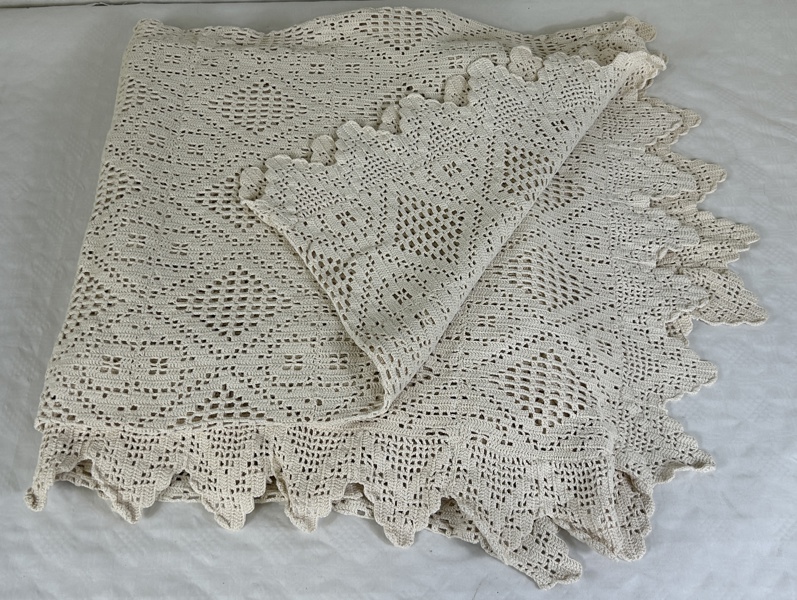 Överkast för dubbelsäng, virkat.