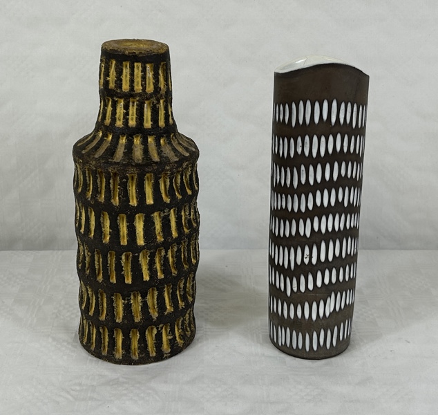 Vaser, 2 st, Gabriel och Upsala Ekeby.