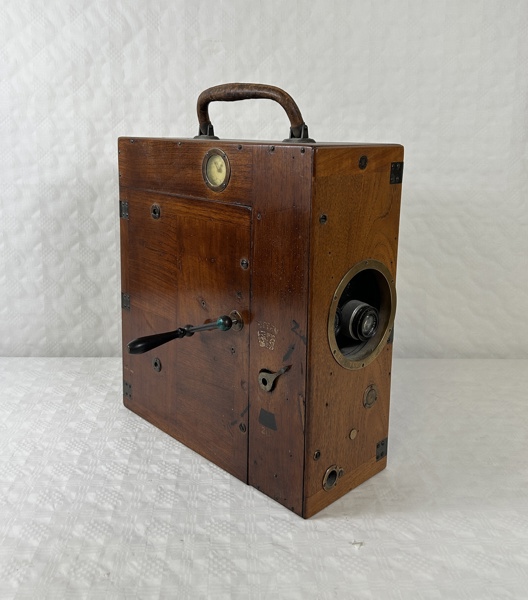 Filmkamera med stativ, Dresden, Ernemann AG, 1900-talets början.