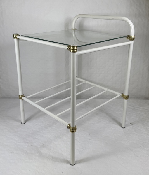 Sängbord, metall och glas.