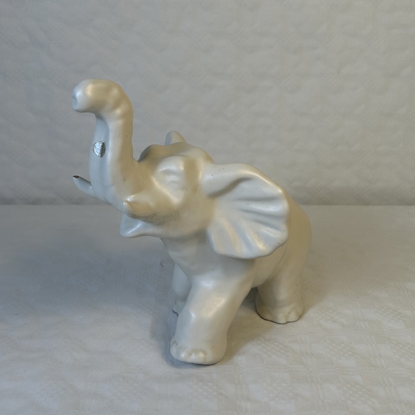 Vicke Lindstrand. Figurin, elefant, Upsala Ekeby.