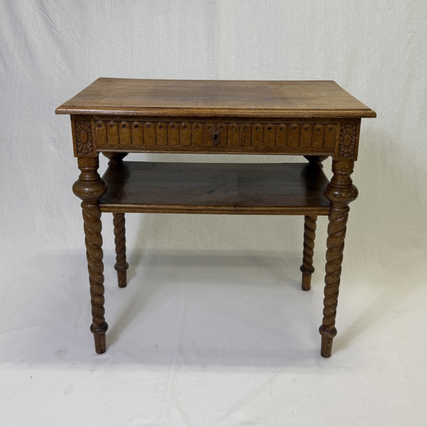 Bord med låda, barockstil.