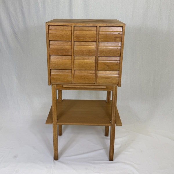 Hylla med lådfack, 12 lådor.