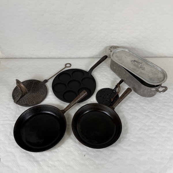 Gjutjärnspannor, 5 st m.m.