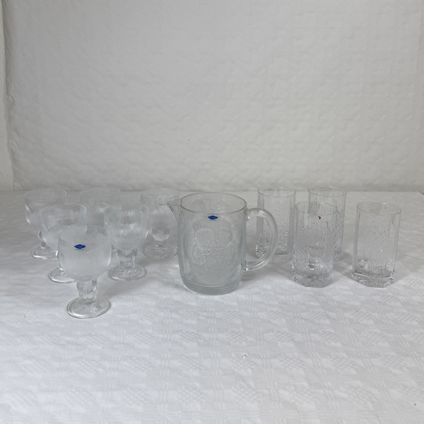 Parti glas, 11 delar, Oiva Toikka och Timo Sarpaneva.