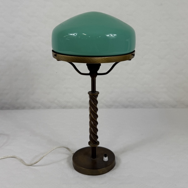 Strindbergslampa, 1900 talets början, brons/mässingsfot