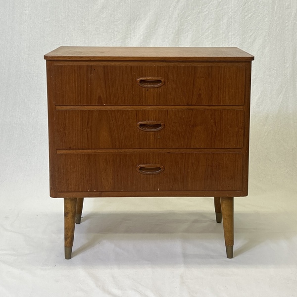 Mindre byrå, teak, 1900-talets mitt.