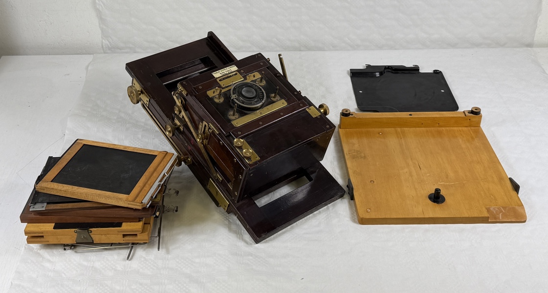 Kamera, "Kodak Clinica Camera", London, W.C.2.