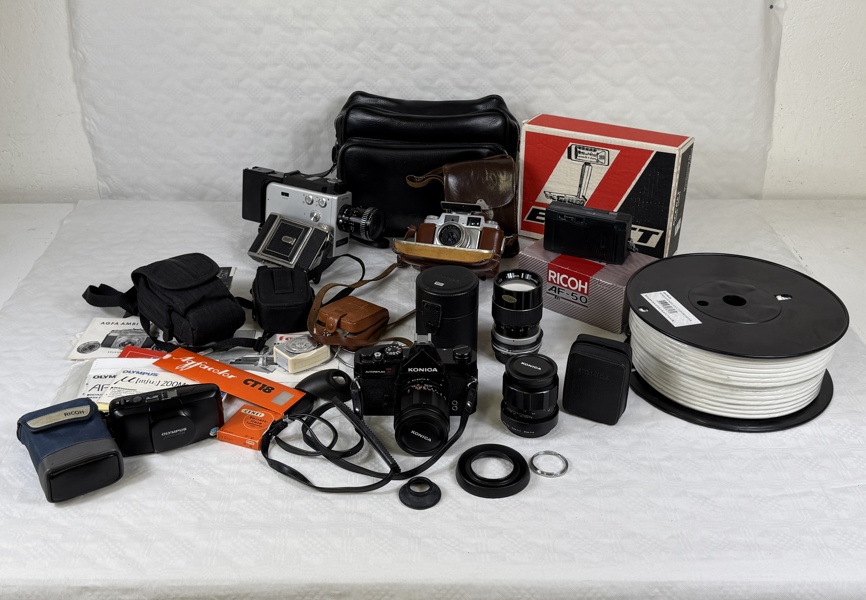 Parti kameror och tillbehör m.m.