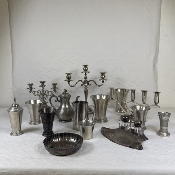 Metall- och nysilverföremål.