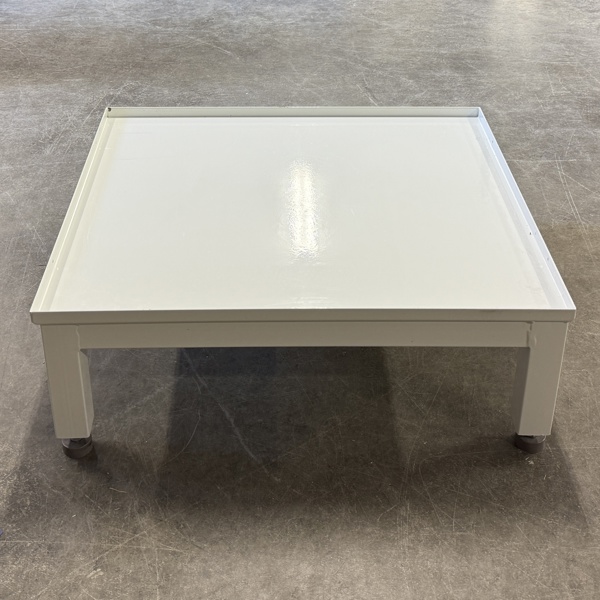 Tvättmaskinsställ, metall.