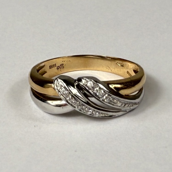 Ring, 18k guld, med diamanter.