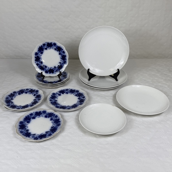 Tallrikar/Fat, 15 delar, Arthur Percy, "Vinranka", och Hertha Bengtson, "Blå Eld".