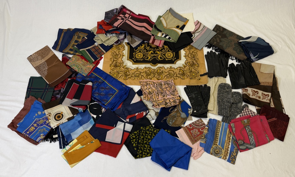 Parti scarfs och handskar