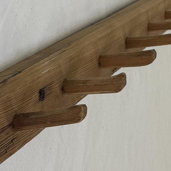 Klädhängare, allmoge, 1800-tal.