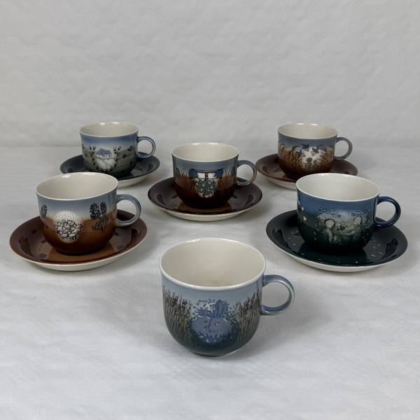 Gunvor Olin Grönqvist och Heljä Lukko Sundströ. Tekoppar med fat, 5 st, "Till mor", Arabia.