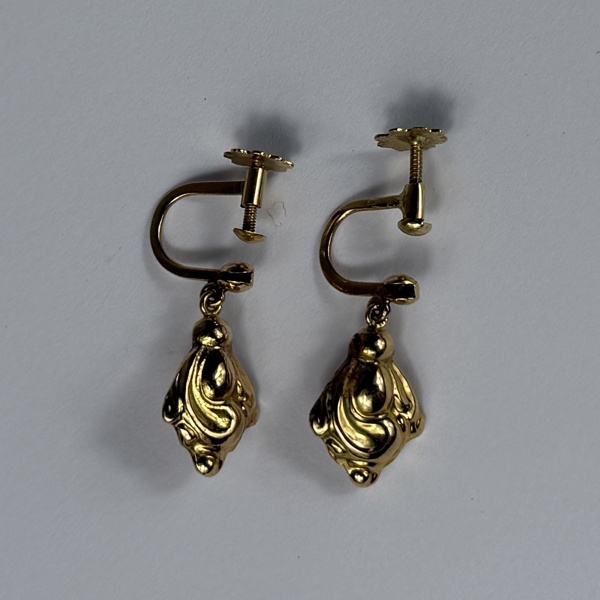 Örhängen, ett par, 18k guld.