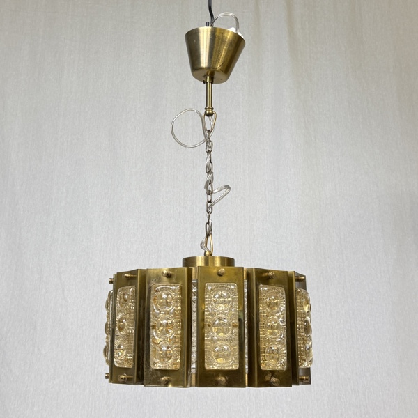 Taklampa, pressglas/mässing, 1900-tal.