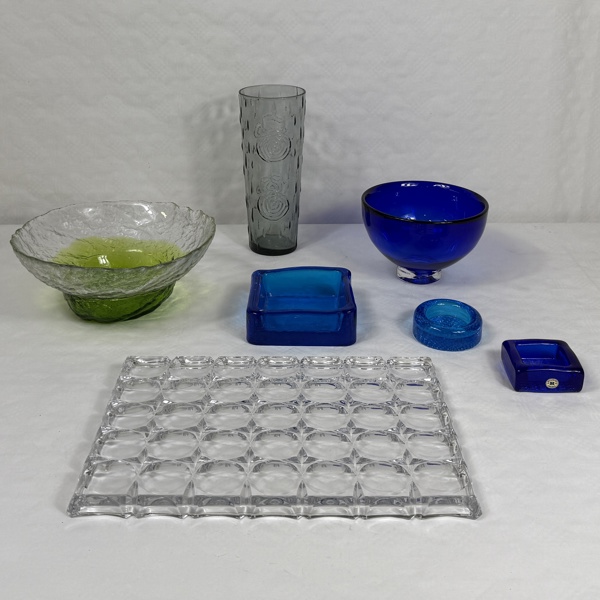 Diverse glasföremål, bla Erik Höglund och Anja Kjær.