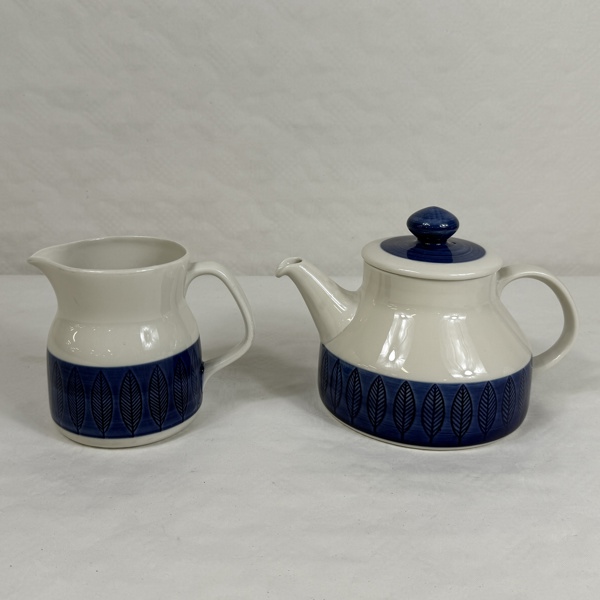 Hertha Bengtson. Te- och saftkanna, "Koka", Rörstrand.