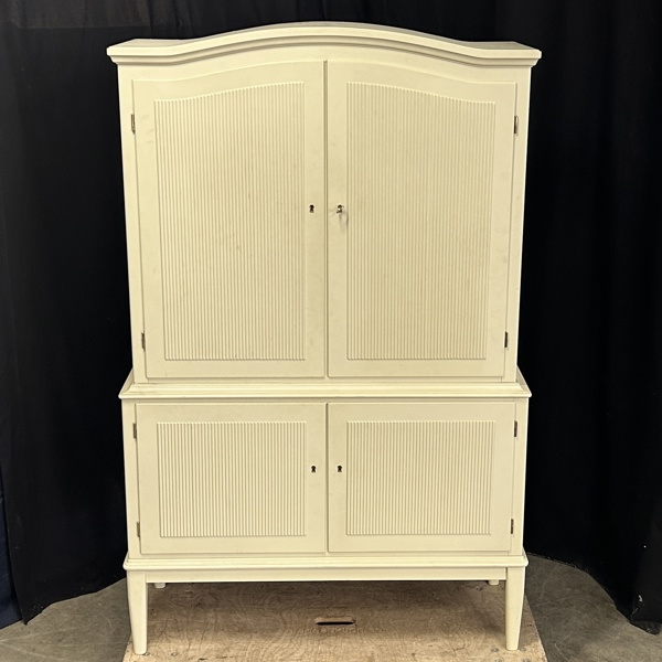 Skåp, Gustaviansk stil, 1900 talets andra hälft.