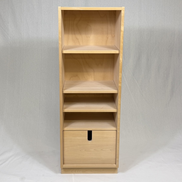 Hylla, Stolab. Christer Larsson, "Adelsö", år 2003.