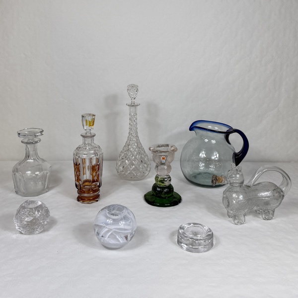 Parti glasföremål.