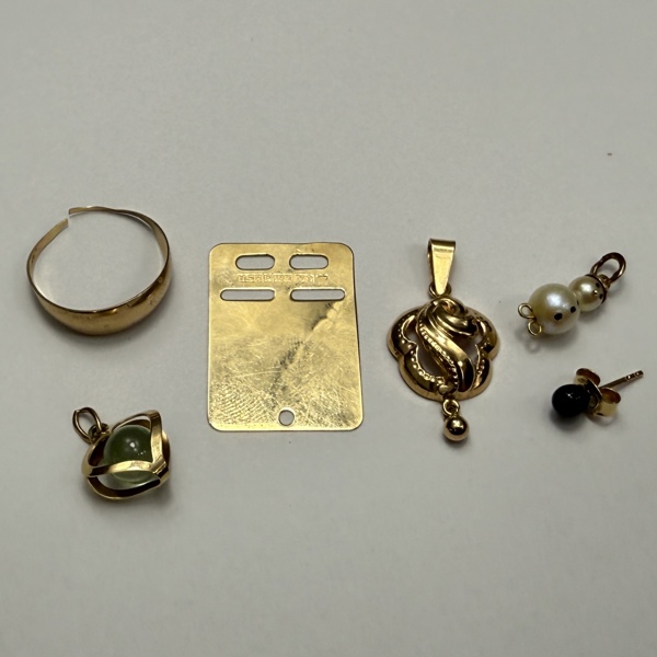 Guldföremål, 18k guld.