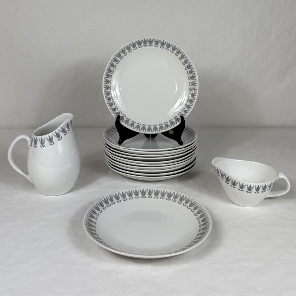 Matservisdelar, 14 delar, "Lotus Grå", Bibi Breger, Gustavsberg.