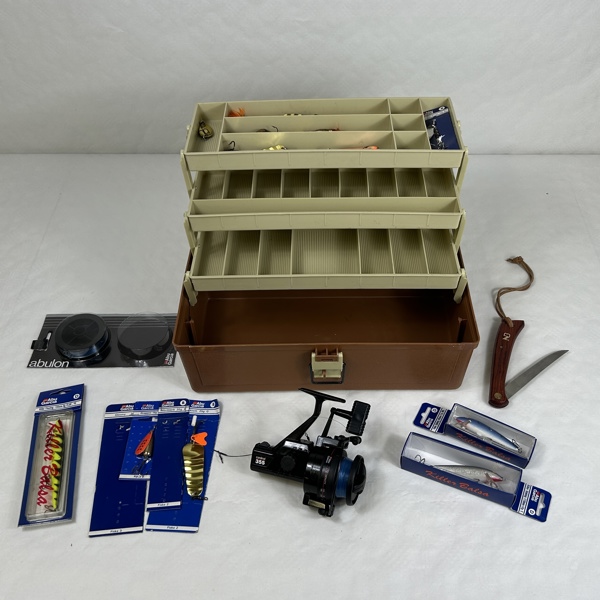 Fiskelåda med tillbehör.