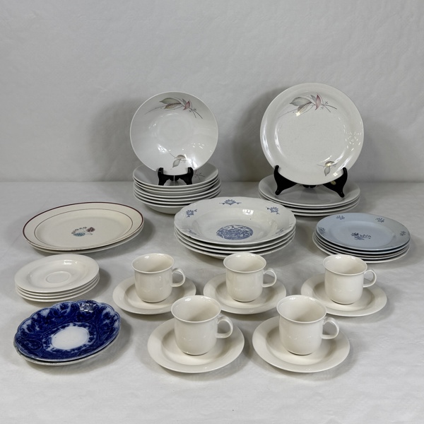 Parti porslin, bla Rörstrand och Arabia.