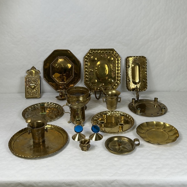 Mässingsföremål, bla Skultuna och Gunnar Ander.