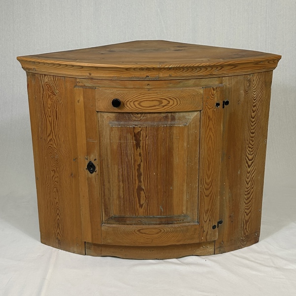 Hörnskåp, allmoge.