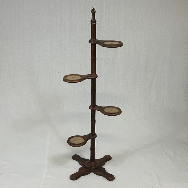 Robin Wood. Blompiedestal, samtida.