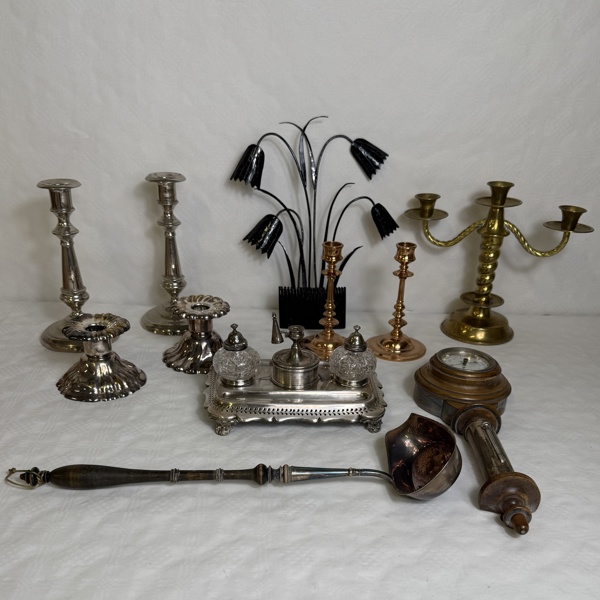 Diverselåda bla ljusstakar.