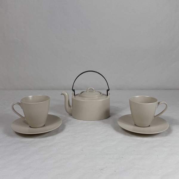 Signe Persson Melin. Kanna och koppar med fat, 5 delar, Design House.