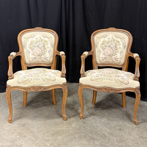 Karmstolar, ett par, rokokostil, 1900-tal.