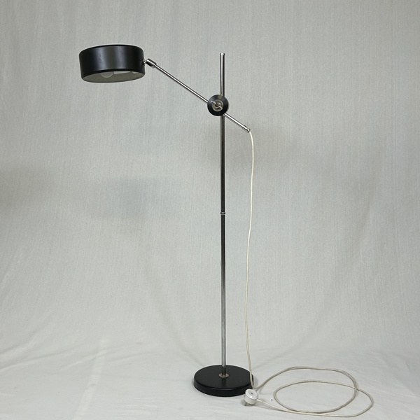 Anders Pehrson. Golvlampa, "Stekpannan", Ateljé Lyktan, Åhus.