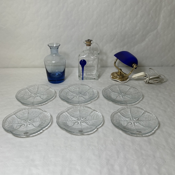 Parti glasföremål, 8 delar.