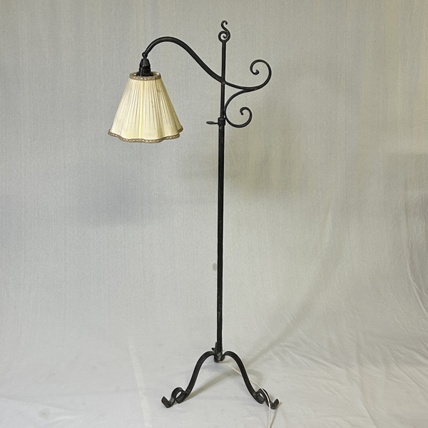 Golvlampa, smide, 1900-tal.