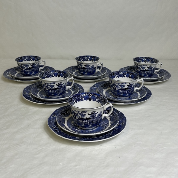 Kaffeservisdelar, 18 delar, Willow, Churchill, England.