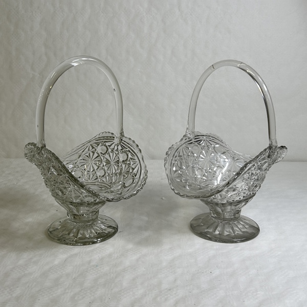 Korgskålar, 2st, pressglas, 1900-tal.