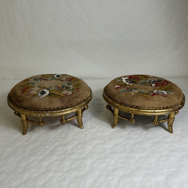 Brudpallar, ett par, 1800-tal.