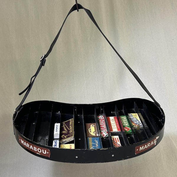 Försäljningsbricka för choklad, "Marabou", 1900-talets mitt.