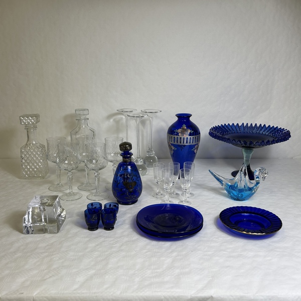 Diverse glasföremål.