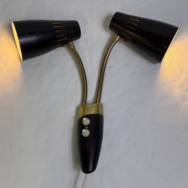 Vägglampa, mässing, 1900-talets mitt.