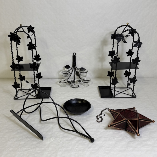 Diverselåda, bla vinställningar, ett par.