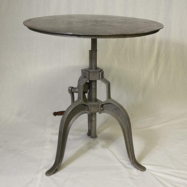 Bord, metall, samtida.