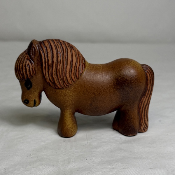 Lisa Larson. Figurin, "Häst" ur serien "Lilla Skansen", Gustavsberg.