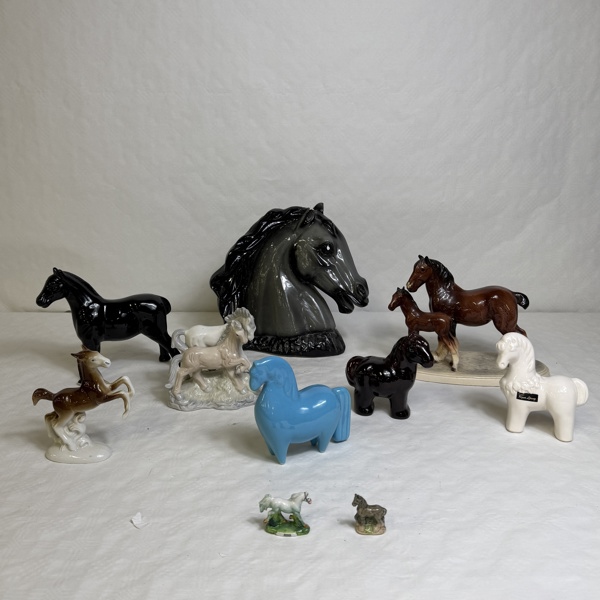 Figuriner, hästar, bla Guldkroken, Hjo.